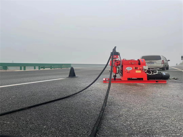 秀峰马路路基路面开裂下沉注浆加固灌浆